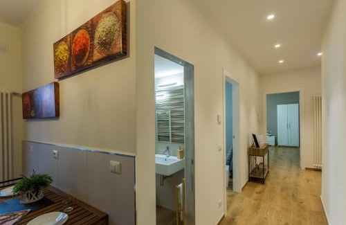 Municipio 2 Apartment | H49