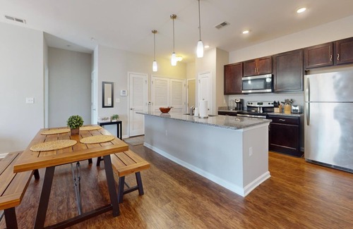 Norfolk Apartment | H4N Watermark - 3 Bed Apartment in Norfolk