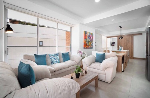 Granada Apartment | H809 - Penthouse Living | 2 Balconies | Pool | Gym