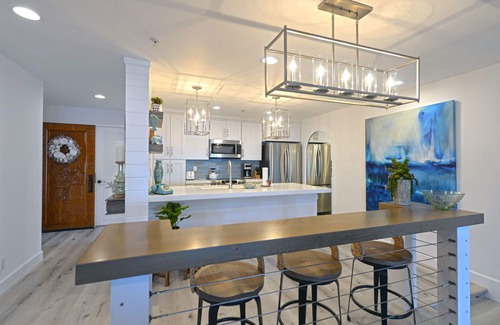 Avalon Condo | H890: Breathtaking ocean front villa, 2 Fireplaces, Cart, King Bed, VIEWS
