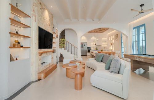 Bai Chay Villa | Ha Long 6BRS Beach Villa With Pool, Jacuzzi and Sauna
