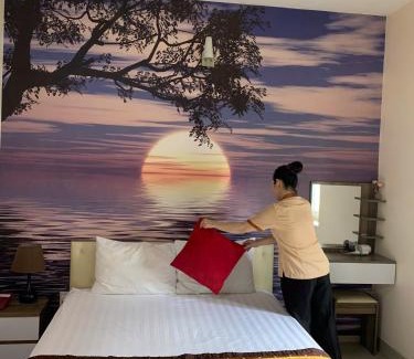 Linh Trung IEPZ Bed & Breakfast | Ha Long hotel