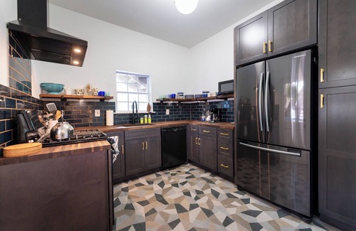 Thomas Square Apartment | Hab House - Palm Side. A perfectly situated oasis during your Savannah travels.