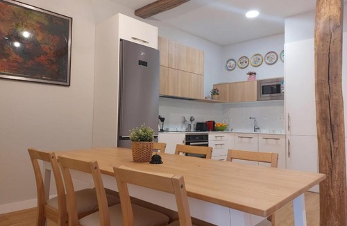 Iralabarri House | Habitación en apartamento con zonas comunes compartida H3