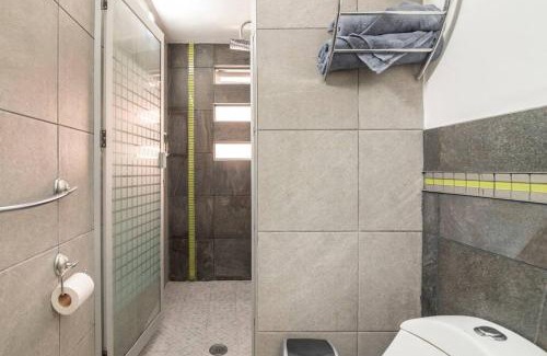 Gustavo A. Madero Apartment | Habitación Lui confortable moderna con baño privado