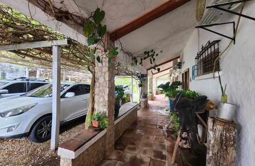 Flores House | Hacienda Bella Vista, Estilo Campo, Vacaciones en Familia, Apto Para Mascotas