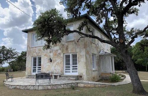 Bandera House | Hacienda del Rio River Home