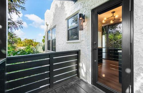 Flamingo Parks Apartment | Hacienda Flamingo Unit 2 - Expansive 3BR Retreat with Style & Comfort