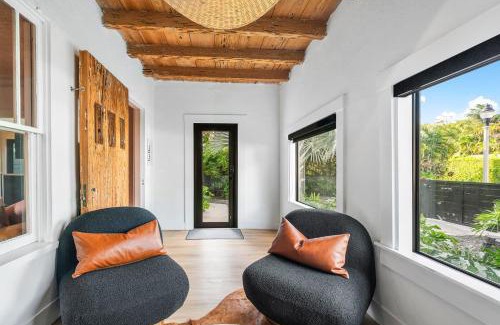 Flamingo Parks Apartment | Hacienda Flamingo Unit 1 - Spacious Designer Flat with Sunroom & Style