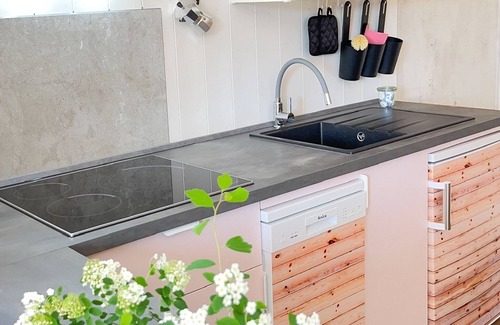 Friedrichshafen Apartment | Hacienda Flat 1 - beautiful apartment with terrace & garden - dogs allowed