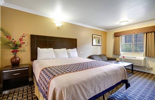 La Puente Hotel | Hacienda Inn