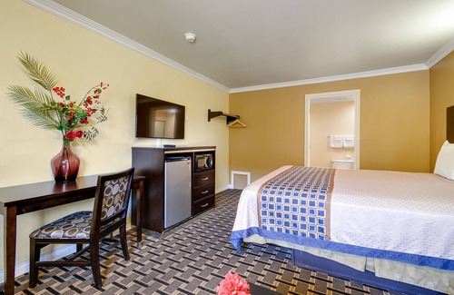 La Puente Hotel | Hacienda Inn