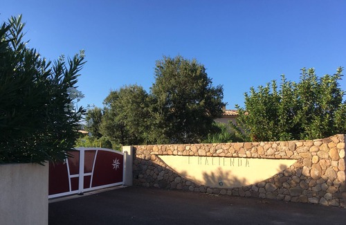 Lecci Villa | Hacienda Villa Swimming pool heated 28° spa bowling alley private tennis court
