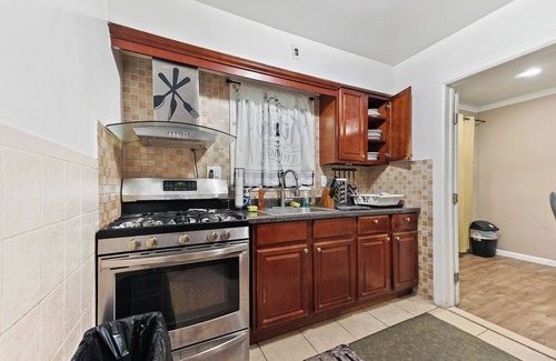 Hackensack House | Hackensack Meadow Retreat, 9 Mins to MetLife Stadium