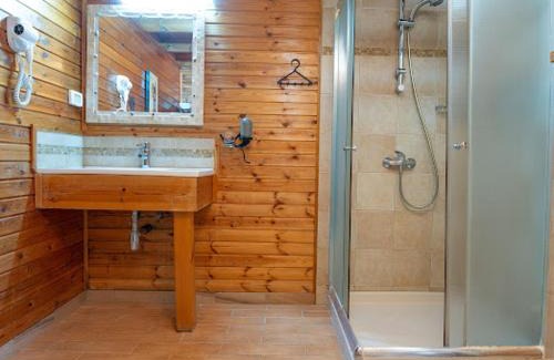 Mateh Asher Cabin | Hadas - Love