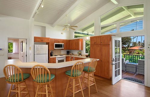 Wainiha House | Haena Sunrise, Great Mountain & Waterfall Views, 2-Minute Walk to Beach