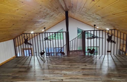 Raymond Cabin | Hafkey Cabin Escape 2 near Yosemite National Park in the Sierra Foothills