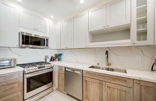 Wailua House Lots Condo | Hale Awa'puhi 1-C Oceanfront Luxury 2 BR w/AC and Private Beach Access