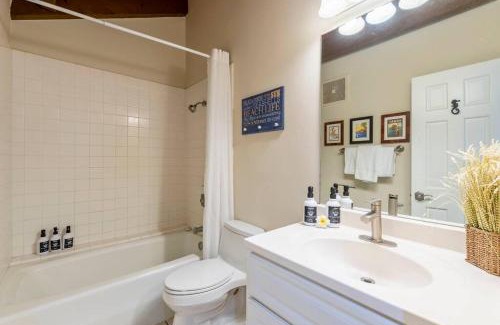 Kahana Apartment | Hale Mahina B403- Beautiful 2 bedroom oceanfront condo, private beach, farmers market, and more