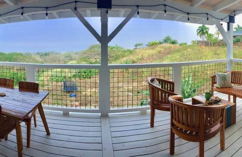 Kailua-Kona House | "Hale Maluhia" - Cottage with expansive ocean views in central Kailua Kona.