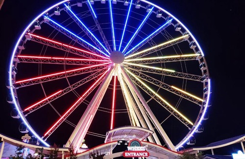 Gatlinburg - Pigeon Forge House | Haleywood Hollow, FREE Attraction tickets for each paid day, Arcade, WIFI!