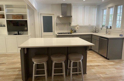 Old Town House | Half a Block to the Beach! Come Bay-Cation here, Spacious House to fit everyone