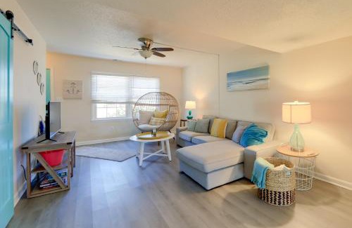 Atlantic Beach House | half Mi to Atlantic Beach Townhome with Balcony!