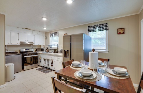 Hinesville House | Half-Mi to Dtwn: Hinesville Family Home w/Yard!