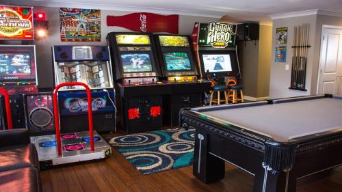 Madison House | Hall of Fame Private Resort-9 Miles to Downtown Nashville Pools Arcade