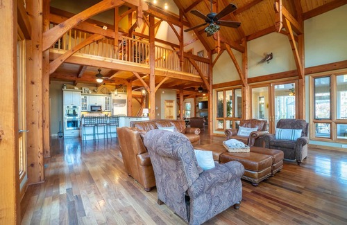 Dahlonega House | Hallmark Cabin with Pool in Smokies