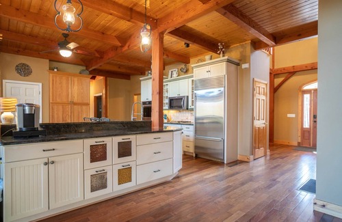 Dahlonega House | Hallmark Cabin with Pool in Smokies