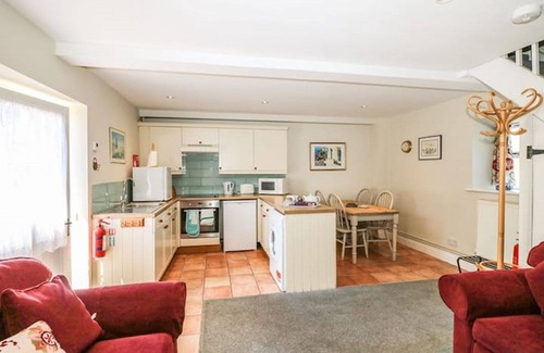 Newton Grange Cottage | Hallows Cottage - sleeps 4 guests in 2 bedrooms