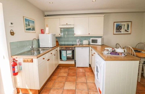 Newton Grange Cottage | Hallows Cottage - sleeps 4 guests in 2 bedrooms