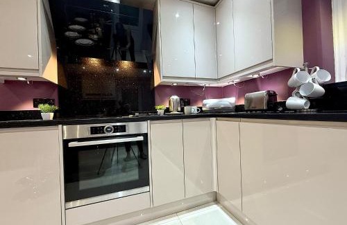 Moffat Apartment | Halsey House Contractor Relocator Family Freeparking