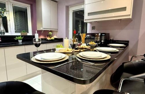 Moffat Apartment | Halsey House Contractor Relocator Family Freeparking