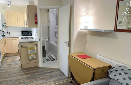 Worthing Apartment | Ham Road Apartment - UK48221