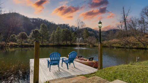 Mars Hill House | Hamersmith Hollow Retreat by AvantStay Mountain Views