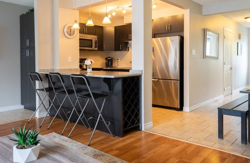 Hamilton House | Hamilton Bay Getaway - Whole House steps to Downtown & Free Parking