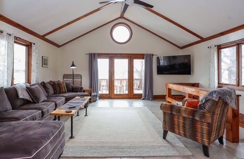 Geneva House | Hamilton Lake House: Seneca Lake Wine Trail Retreat + Minutes from Downtown Geneva!