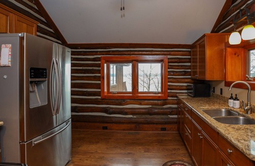 Geneva House | Hamilton Lake House: Seneca Lake Wine Trail Retreat + Minutes from Downtown Geneva!