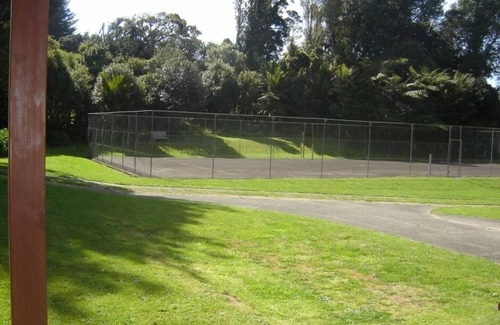 Glen Massey Cottage | Hamilton /Ngaruawahia Farm stay Cottage, cosy with heat pump, pool for summer