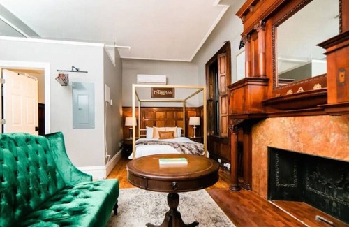 Manchester Apartment | Hamilton Poet's Library Near Stadiums