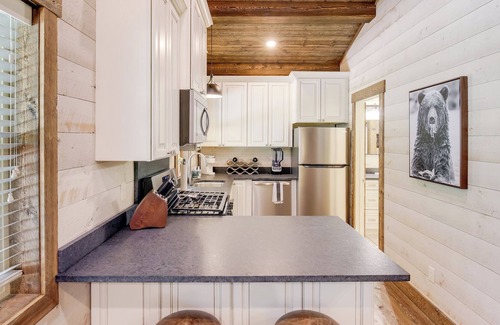 Grantsdale Cabin | Hamilton Vacation Rental w/ Skalkaho Creek Access!
