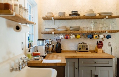 Livingston Manor House | Hamlin House - Chic Farmhouse in Livingston Manor