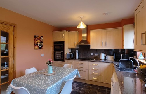 Stromness House | Hamn-vagr Self-catering - lovely 3-bedroom house with garden