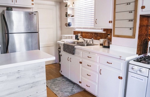 Wilkinsburg House | Hamnett Gallery House - Newly Updated!