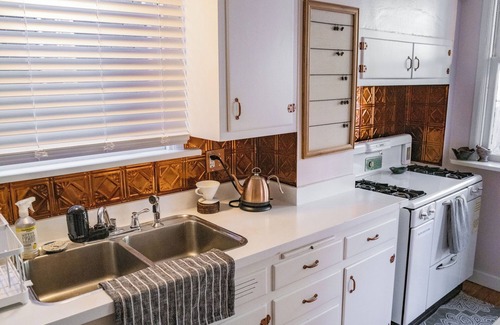Wilkinsburg House | Hamnett Gallery House - Newly Updated!