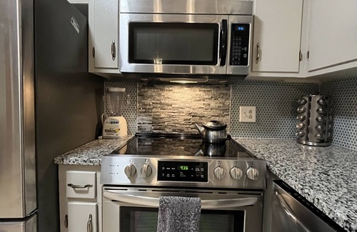 Hampstead House | Hampstead 3 bedroom house close to Wilmington: 2 living rooms and Fenced in Yard