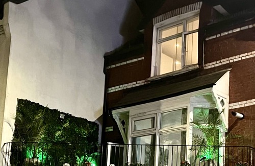Childs Hill House | Hampstead Luxury Apartment- Opulent Split Level Property