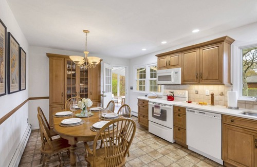 Hampton Bays House | HAMPTON BAYS HOME MINUTES FROM SOUTHAMPTON VILLAGE, SHINNECOCK BAY, OCEAN.